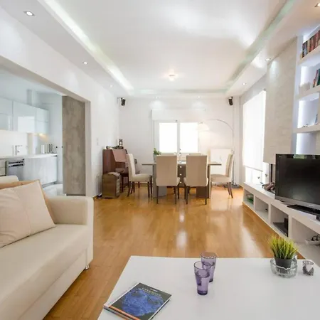 Appartement One Block From The Sea Family House At Floisvos *