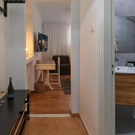Modern Semi Basement In Kolonaki * Athens