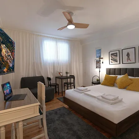 Modern Semi Basement In Kolonaki Apartment