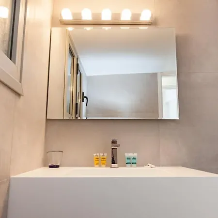 Modern New Comfort 2 Bd Apt In Centre Athens