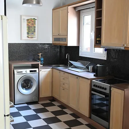 Stylish And Spacious In Cool Area Apartment *