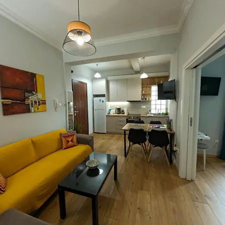 Apartment Comfortable Apt, Next To Archeological Museum! *