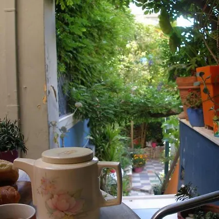 Living Like In A In The Center Of Athén