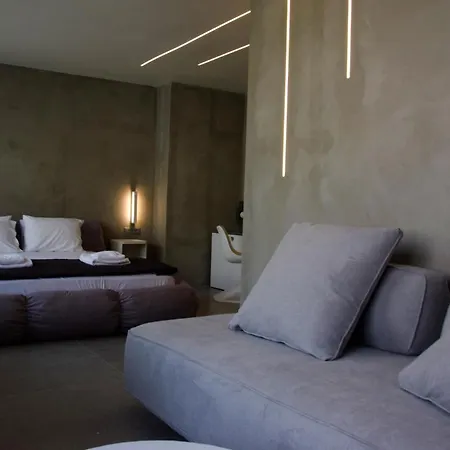 99 Adrianou Aparthotel *