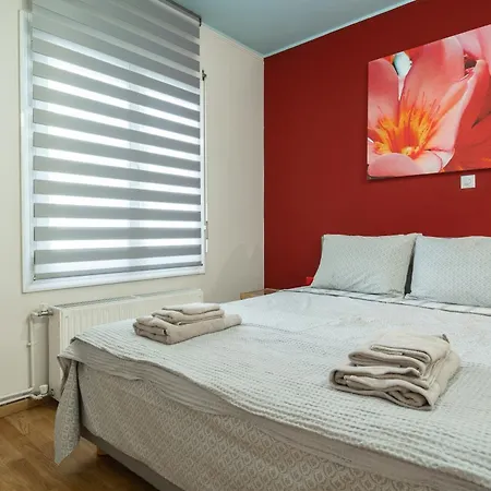 The 'it' Pagrati Hideout Apartment *