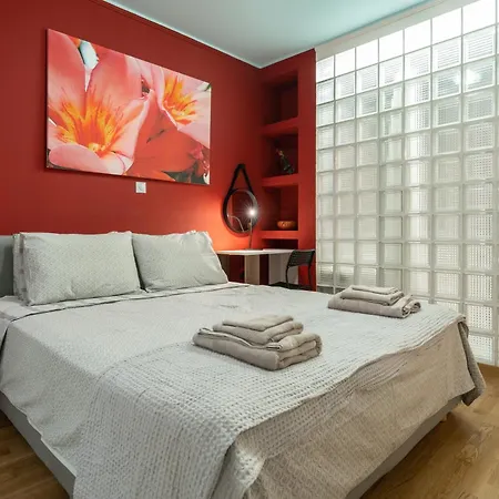 The 'it' Pagrati Hideout Apartment
