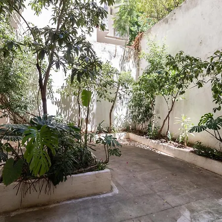 The 'it' Pagrati Hideout Apartment *