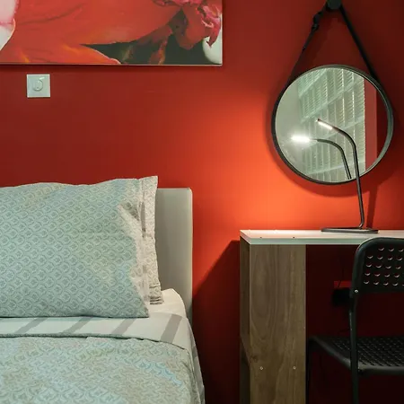 The 'it' Pagrati Hideout Apartment *