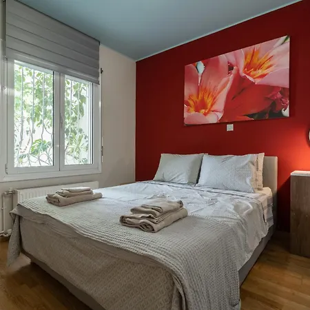 The 'it' Pagrati Hideout Apartment