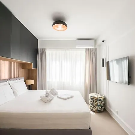 Stylish Comfort In Centre Apartment *