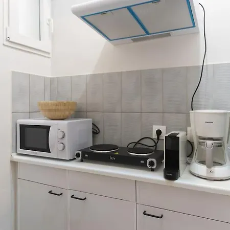 Athenian Garden Retreat Apartment *