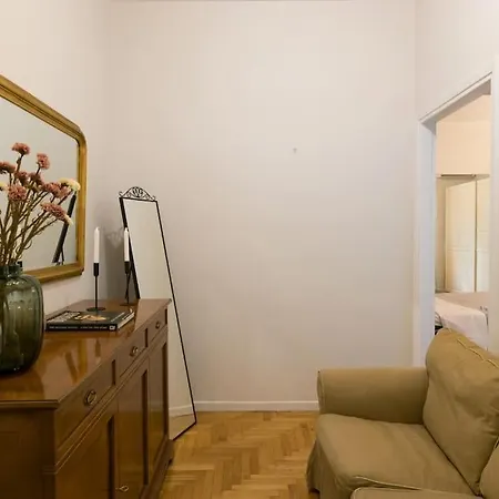 Athenian Garden Retreat Apartment *