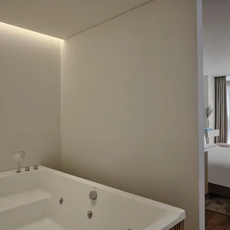 Aparthotel Nur *