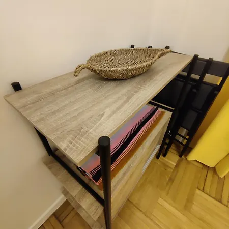 Apartment Pagkrati 80 *