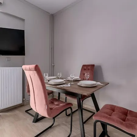Peaceful 2 Bedroom In Glyfada Center Διαμέρισμα *