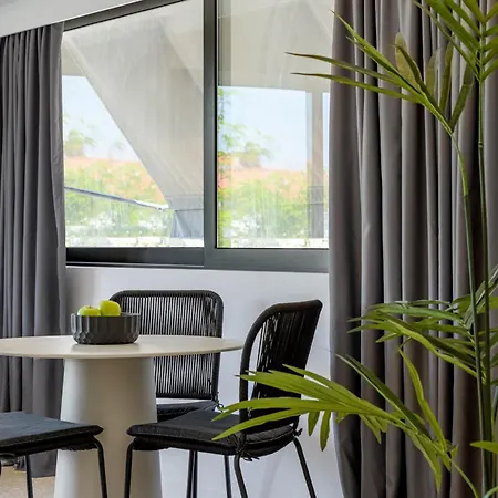 Momo Suites, Acropolis By Aura Homes Apartment *