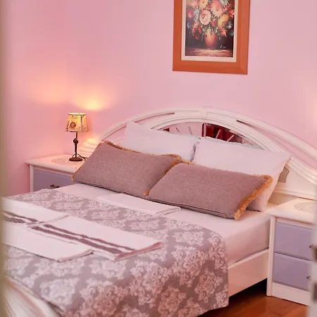 Marina's Luxurious In Athens, Centre Apartment