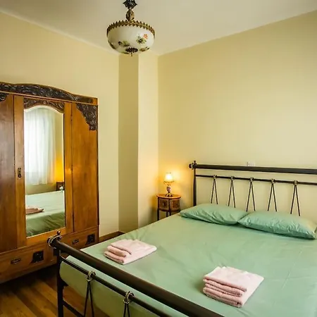 Plaka Vintage Apartment Athens