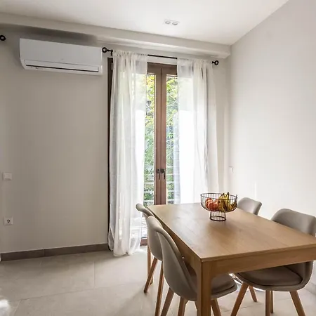 Apartment Legas *