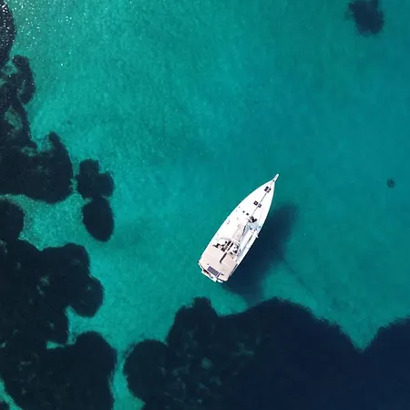 Luxury Sailing Cruises In With Traditional Greek Cuisine And Drinks *