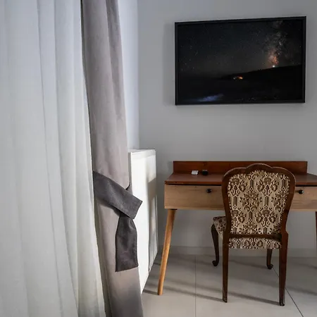 Apartment White & Stars