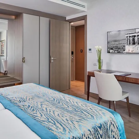 מלון Electra Metropolis 5*