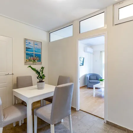 Glyfada Seaside Apartment Athens