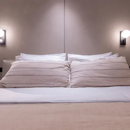 Apartment Phaedrus Living Luxury Residences Ivory