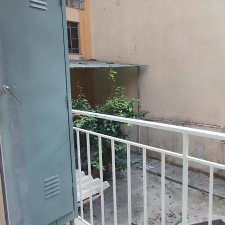 New With A Separate Entrance Near The Subway. Appartamento Atene