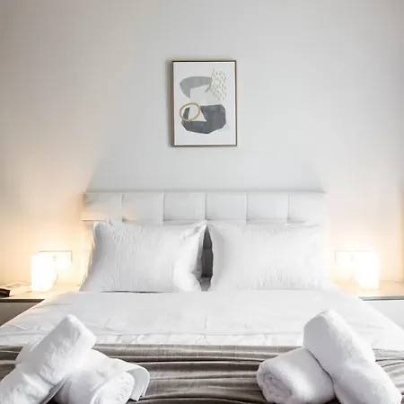 Apartment Spacious And Sunlit Seaside Flat Athens