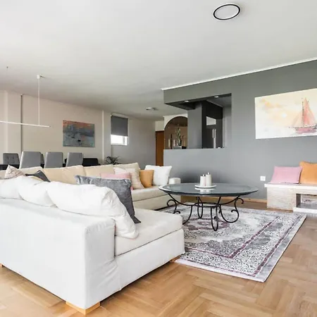 Apartment Spacious And Sunlit Seaside Flat Athens