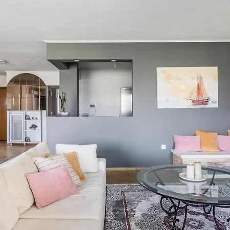Spacious And Sunlit Seaside Flat * Athens