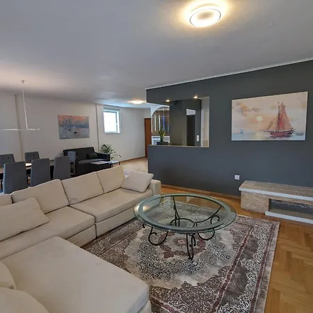 Spacious And Sunlit Seaside Flat