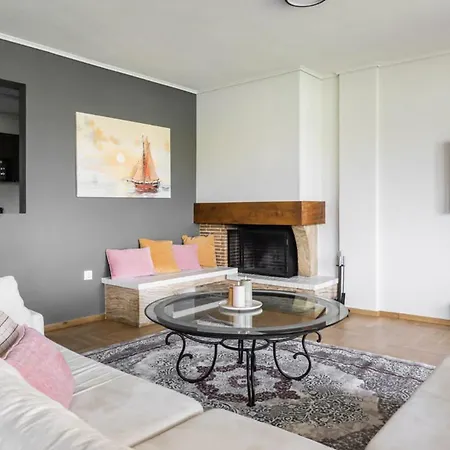 Spacious And Sunlit Seaside Flat Athens