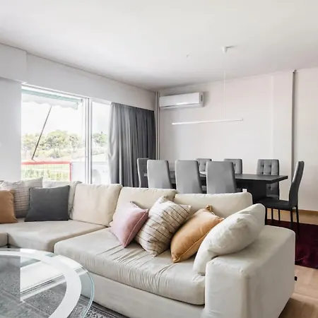 Spacious And Sunlit Seaside Flat Apartment *