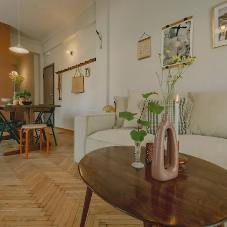 Stylish Cozy Artistic Apartment Athens