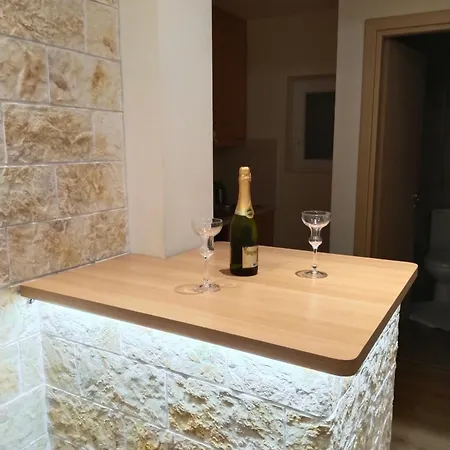 Apartment Luxury Near The Acropolis 10-min Walk To History!