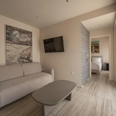 Vision Omonia, Hotel