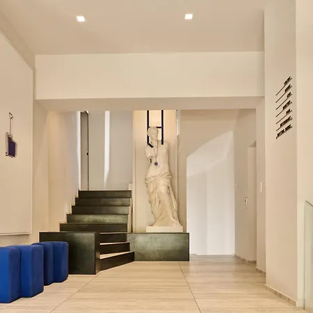 Vision Omonia, Hotel