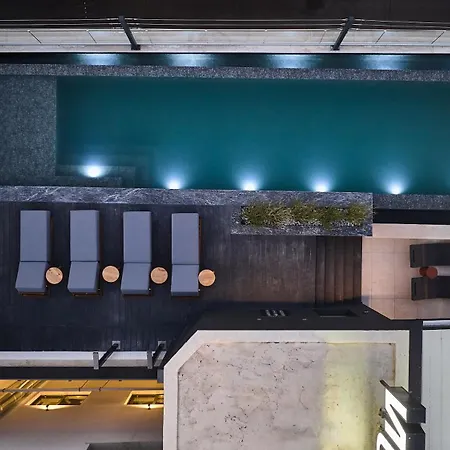 Vision Omonia, Hotel