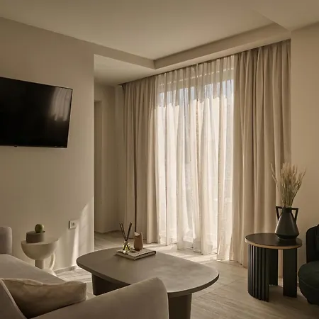 Vision Omonia, Hotel