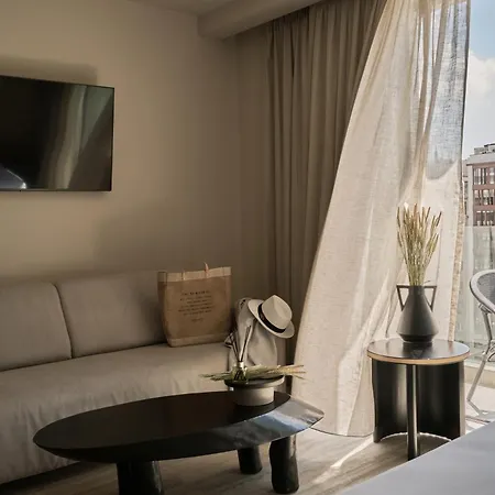Vision Omonia, 4*