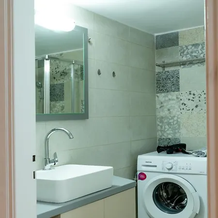Entire Apt, 2 Bdrm, Center Appartement