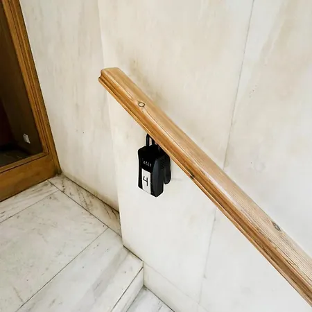 Spacious At Historical Center Of 4&2 Ppl Lejlighed *