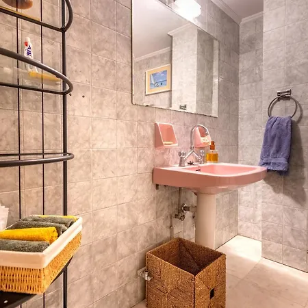 Apartment Chic 2br Bright Penthouse With Open Wood Staircase