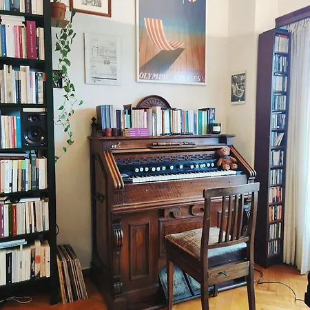 Chic 2br Bright Penthouse With Open Wood Staircase *