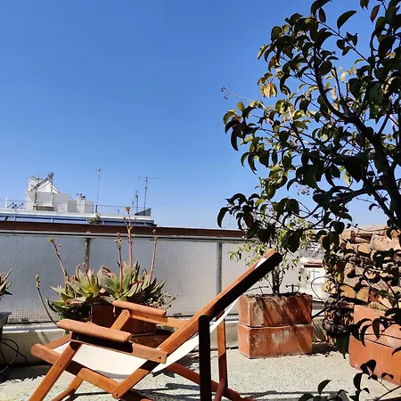 Chic 2br Bright Penthouse With Open Wood Staircase