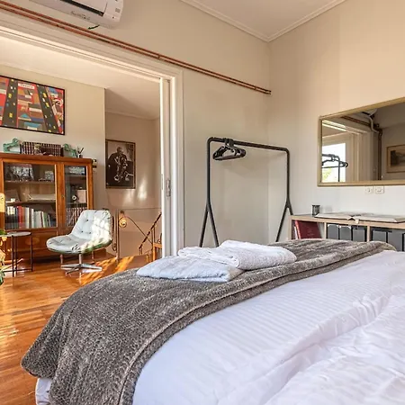 Apartment Chic 2br Bright Penthouse With Open Wood Staircase Athens