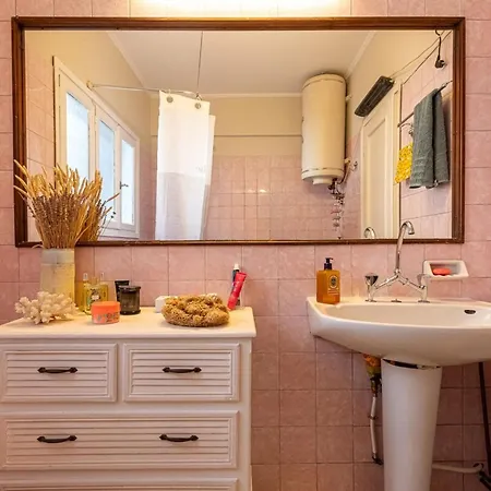 Apartment Chic 2br Bright Penthouse With Open Wood Staircase