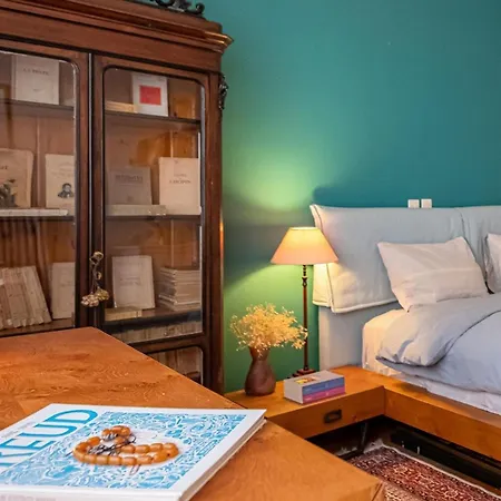 Apartment Chic 2br Bright Penthouse With Open Wood Staircase *